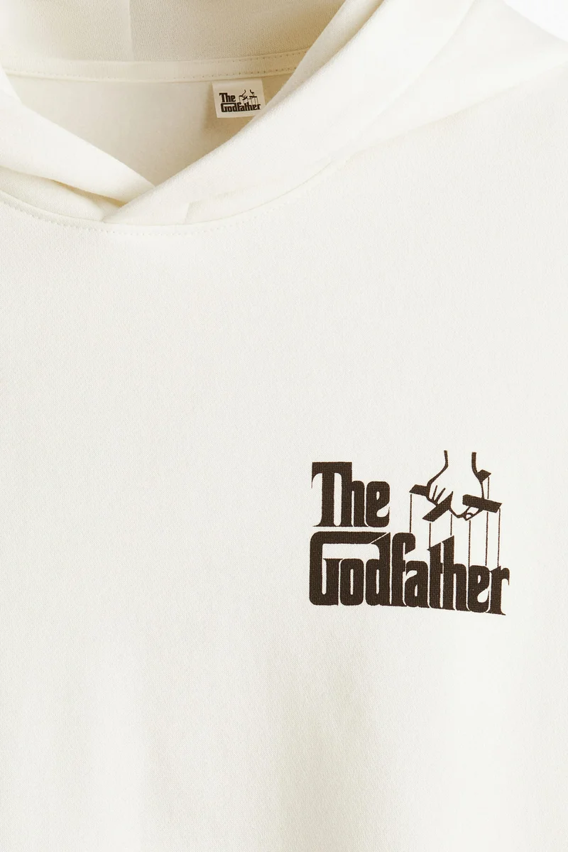 اتش اند ام هودي بقصّة واسعة مزينة بطبعة